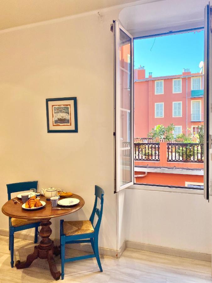 Apartment Nautical Living In The Sought-after Port