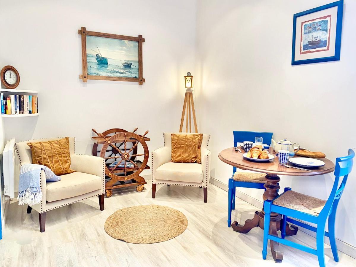 Nautical Living In The Sought-after Port *