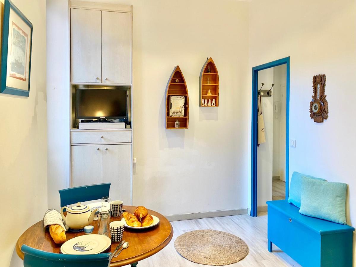 Nautical Living In The Sought-after Port